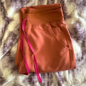 Figs small skinny scrubs terracotta